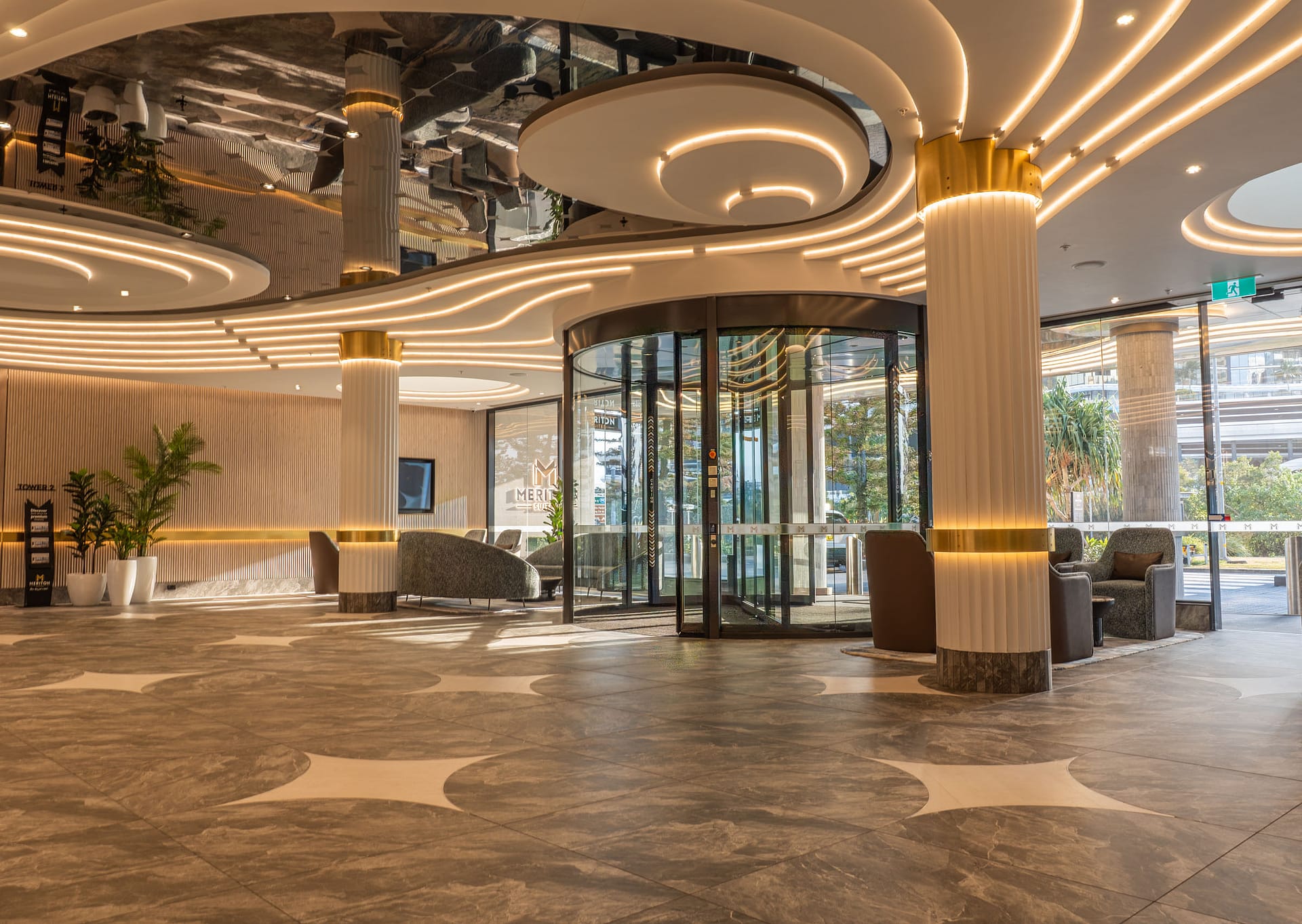 Luxury hotel suite in Broadbeach – Meriton Suites by OnLoop Studio