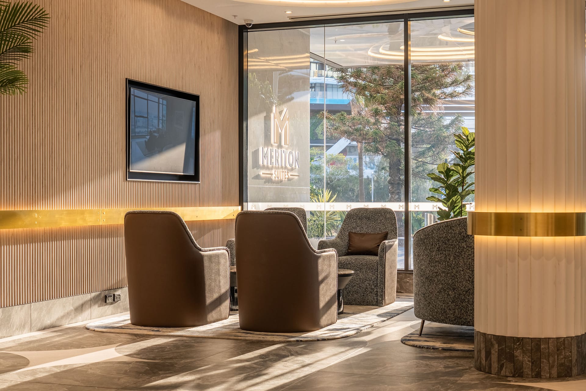 Luxury hotel suite in Broadbeach – Meriton Suites by OnLoop Studio