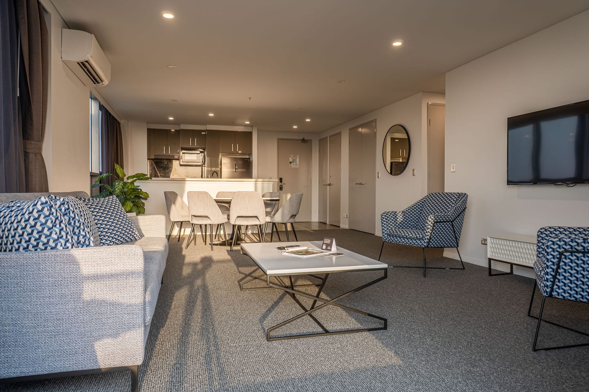 Luxury hotel suite in Broadbeach – Meriton Suites by OnLoop Studio